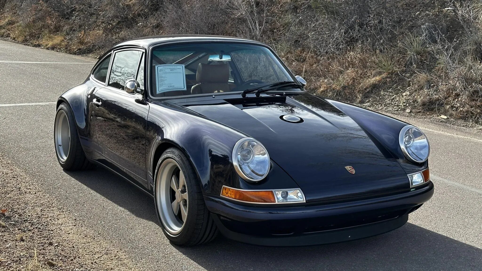 На аукцион выставили редкий Porsche 911 1990 года, доработанный Singer