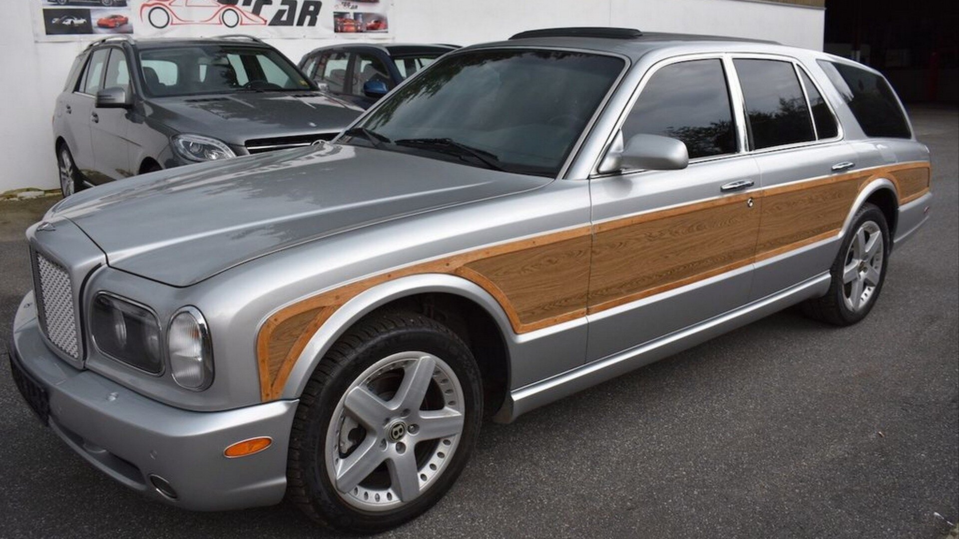 На продажу выставлен единственный в мире универсал Bentley Arnage с полным приводом