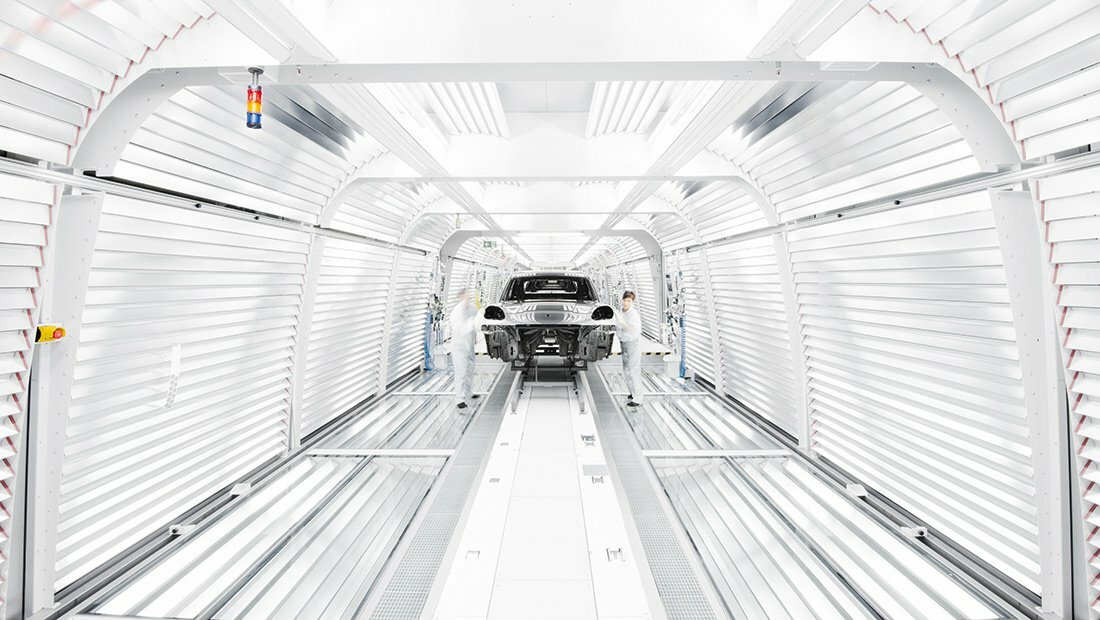 Первым электрокроссовером Porsche станет новый Macan