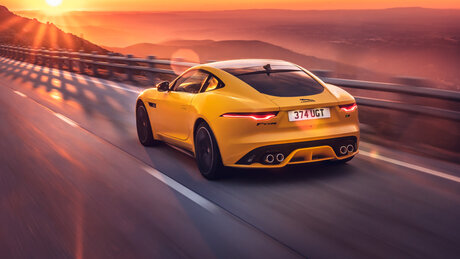 Процедура стерилизации: тест обновлённых купе и родстера Jaguar F-Type