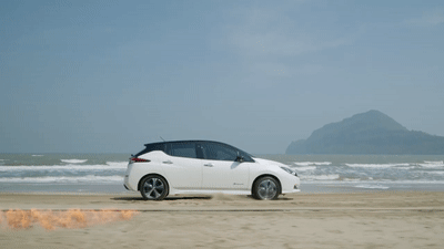 Nissan устроил гонку между электромобилем, огнём и ветром