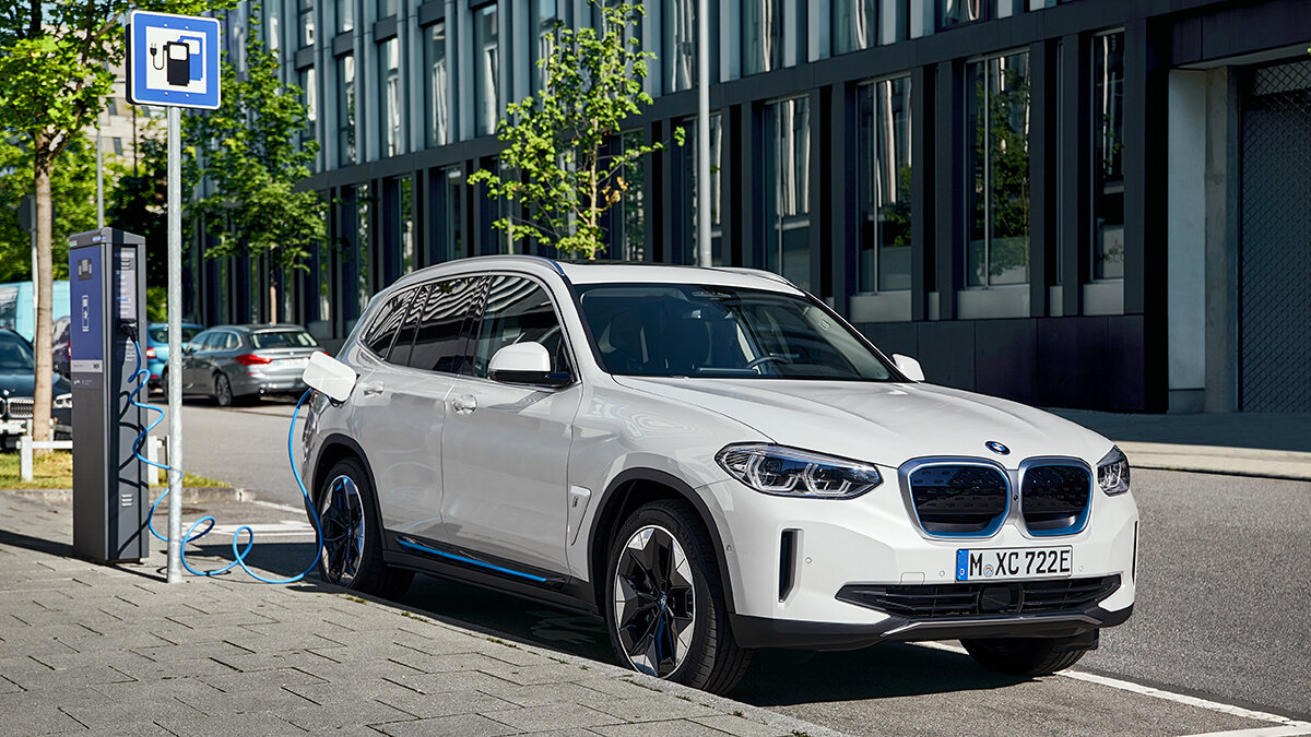 Кроссовер BMW X3 стал электромобилем без полного привода