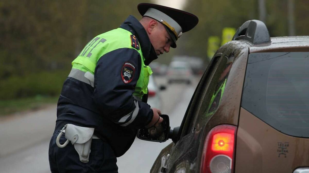 Глава ГИБДД рассказал, когда грозит штраф за «моргание» дальним светом