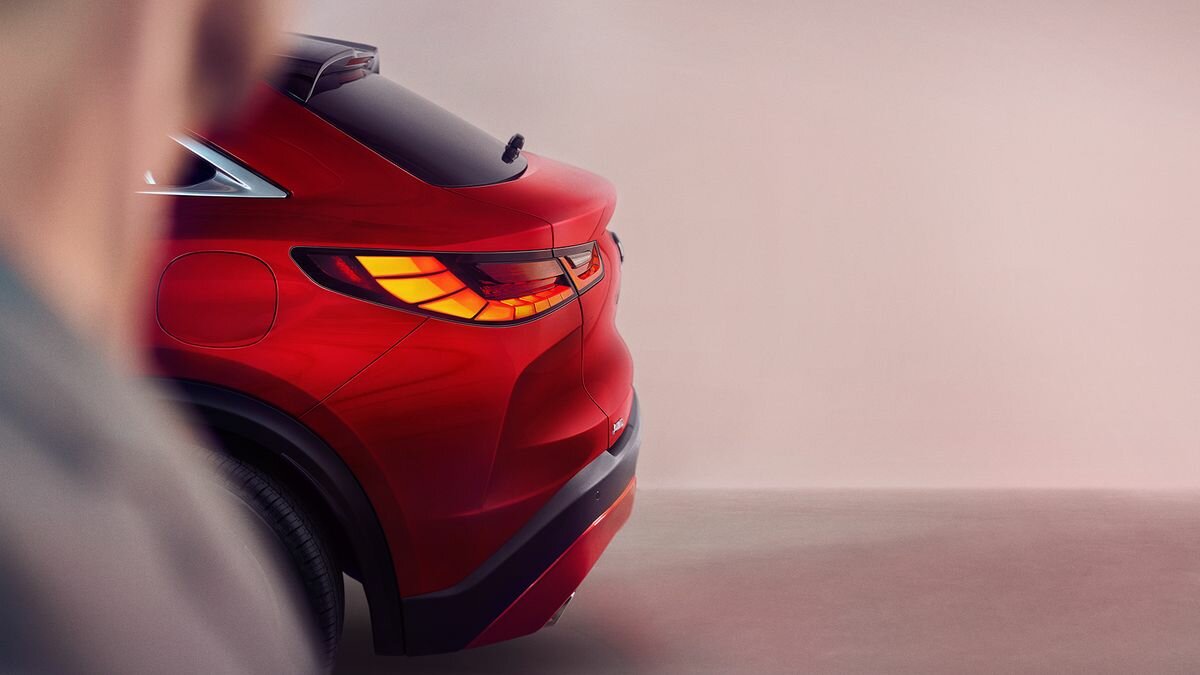 Infiniti опубликовала тизер стильного кросс-купе