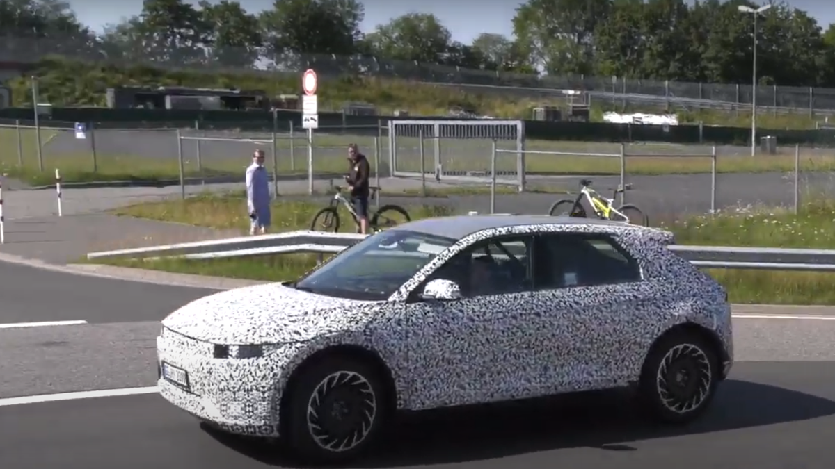 Электрический кроссовер от Hyundai: первое видео 