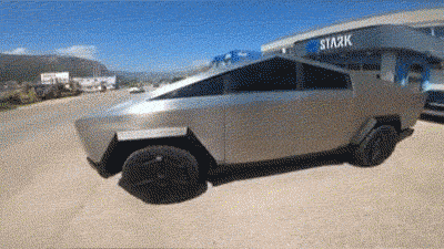 Боснийцы очень реалистично воспроизвели Tesla Cybertruck снаружи и внутри