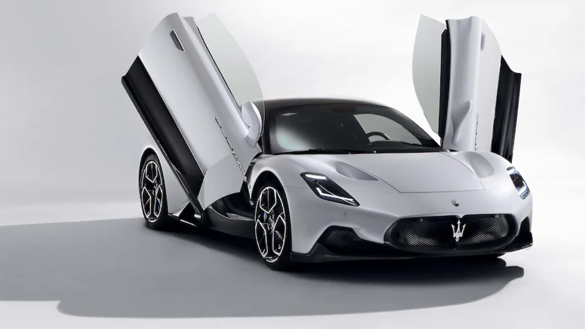Новейший суперкар Maserati MC20 рассекретили до премьеры