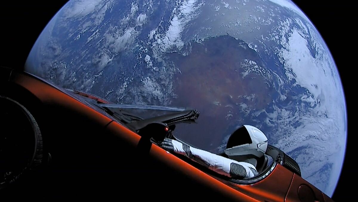 Tesla Roadster, запущенный в сторону Марса, признали космическим мусором