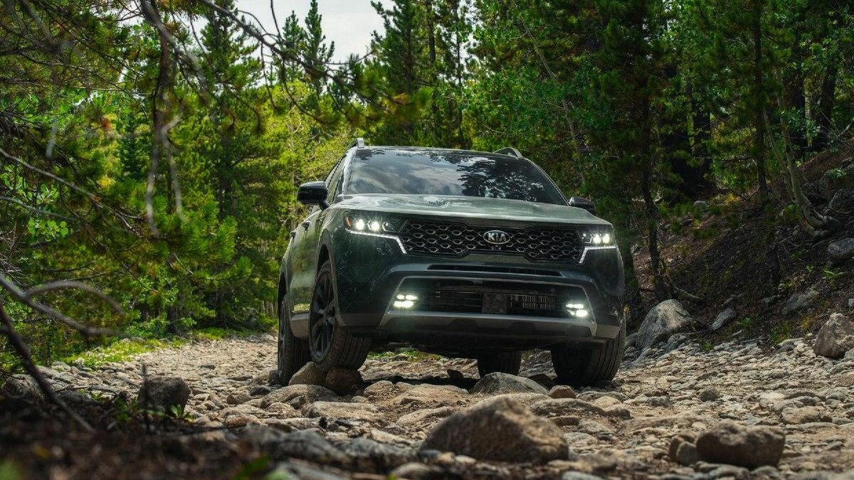 У кроссовера Kia Sorento появилась «внедорожная» версия X-Line