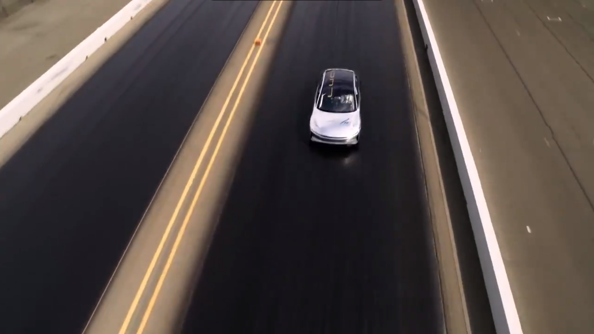 Посмотрите, как Lucid Air соперничает с ещё не вышедшей Tesla Model S Plaid
