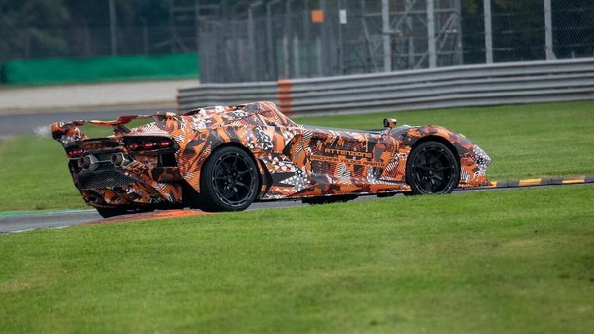 Компания Lamborghini опубликовала фото таинственной трековой модели