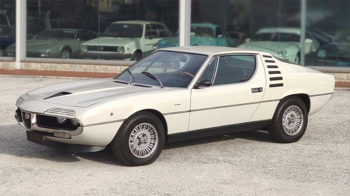 На торги выставлен редкий спорткар Alfa Romeo Montreal 1974 года с пробегом 20 тысяч км