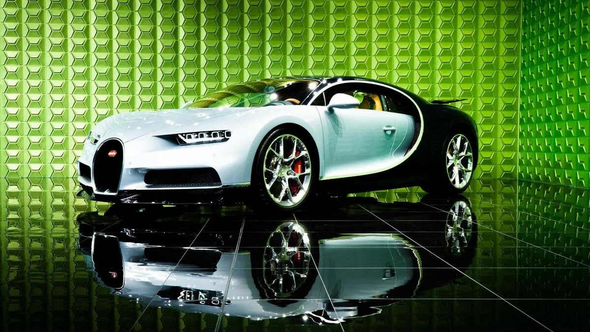 Самый дорогой автомобиль в России продают за 228 млн рублей. Это — Bugatti с пробегом
