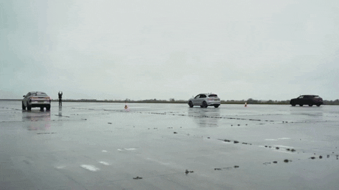 Дрэг-битва «заряженных» кроссоверов: Audi RS Q8, BMW X6 M и Porsche Cayenne Turbo S