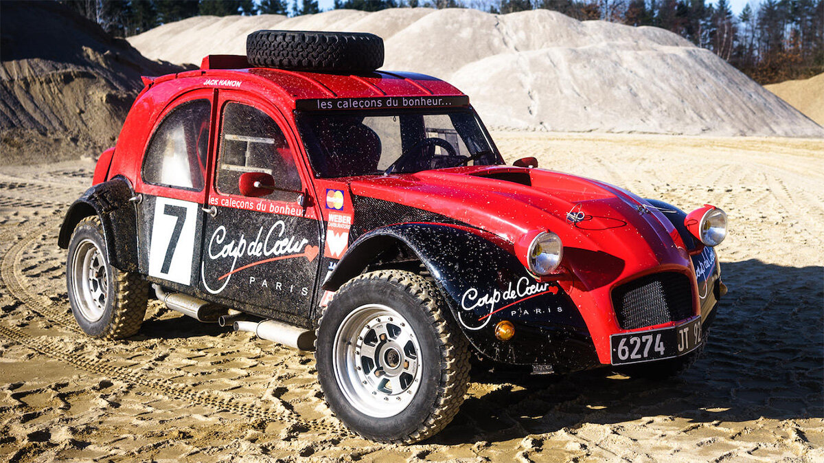 Продаётся уникальный гоночный Citroen 2CV — у него два мотора