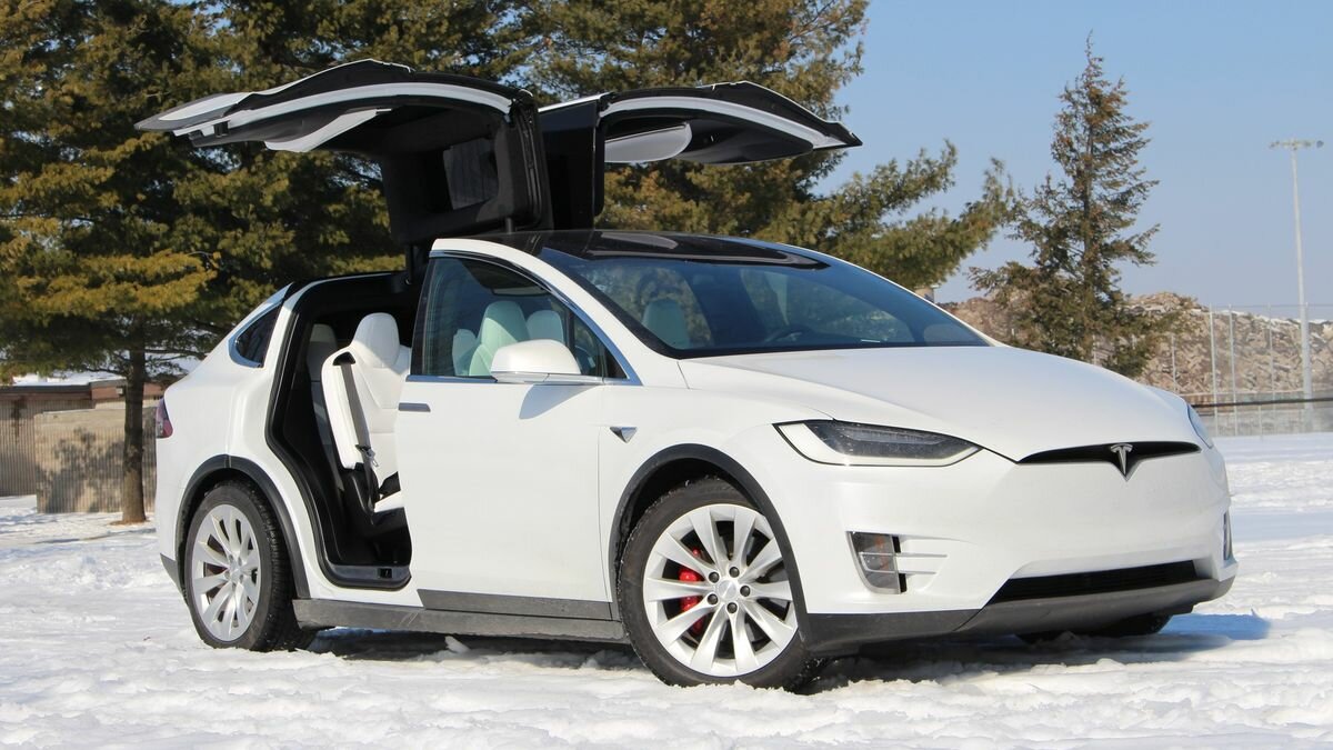 У 135 000 электрокаров Tesla могут отказать почти все функции: объявлен отзыв