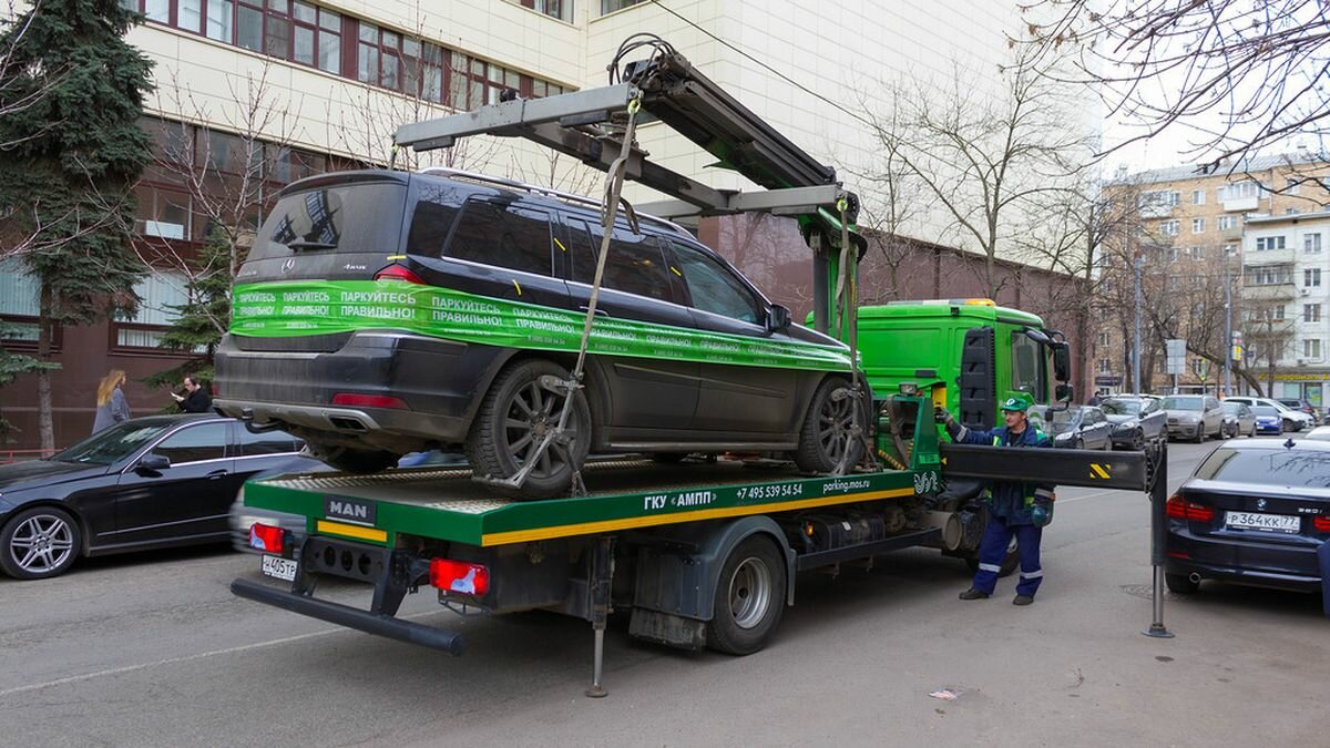 Названы улицы Москвы, откуда чаще всего эвакуировали машины