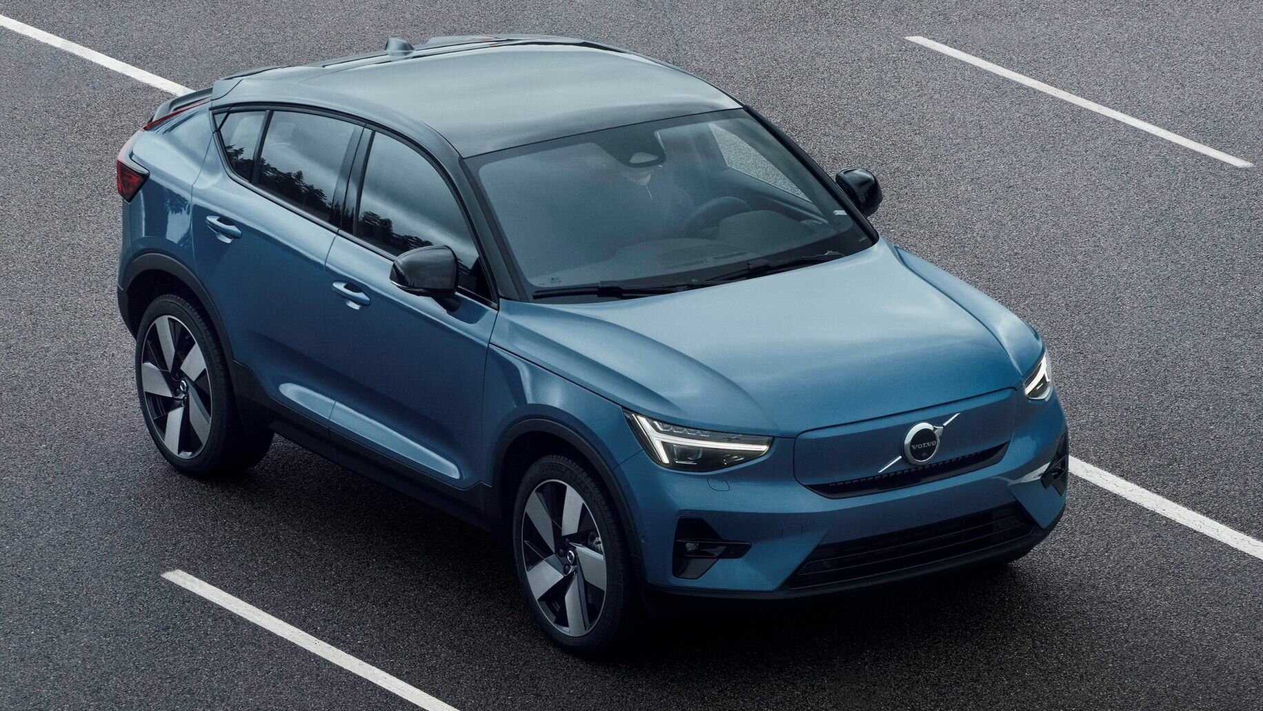 Марка Volvo представила второй электромобиль: это кросс-купе с 420-километровым запасом хода