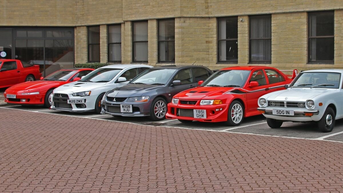 От 3000GT до «злых» Evolution: 14 уникальных машин из коллекции Mitsubishi распродадут