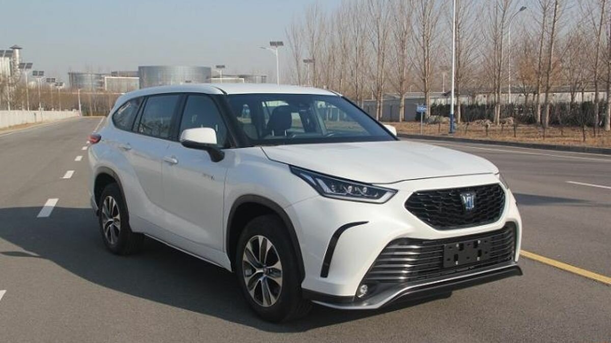 Toyota Crown стал кроссовером для Китая