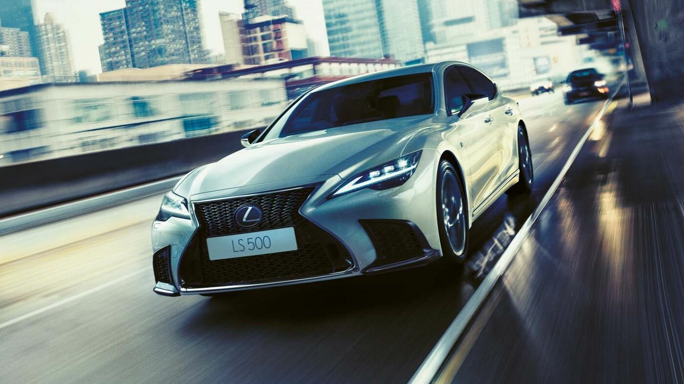 Lexus LS в России обновился и подорожал