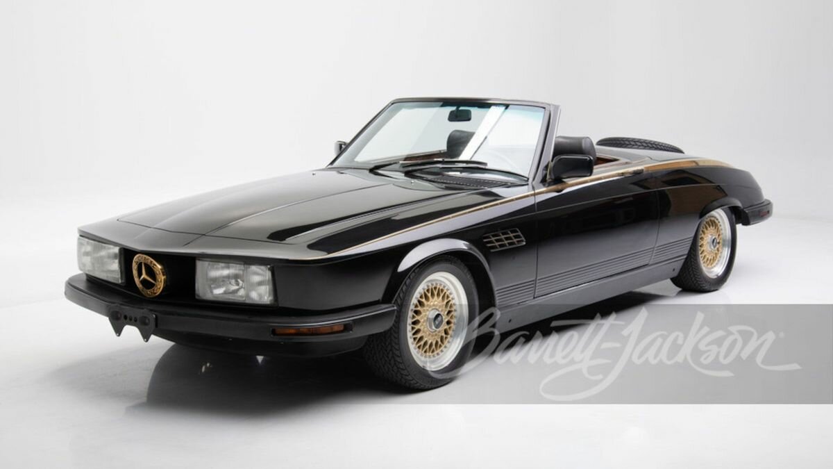 На продажу выставлен Mercedes-Benz 380 SL, в котором невозможно узнать Мерседес