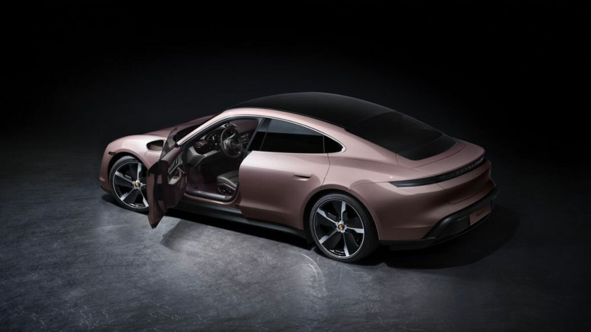 Porsche отзывает Taycan и Panamera: они могут потерять управление