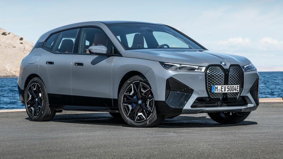 Большой электрокроссовер BMW iX появится в России: цена и характеристики