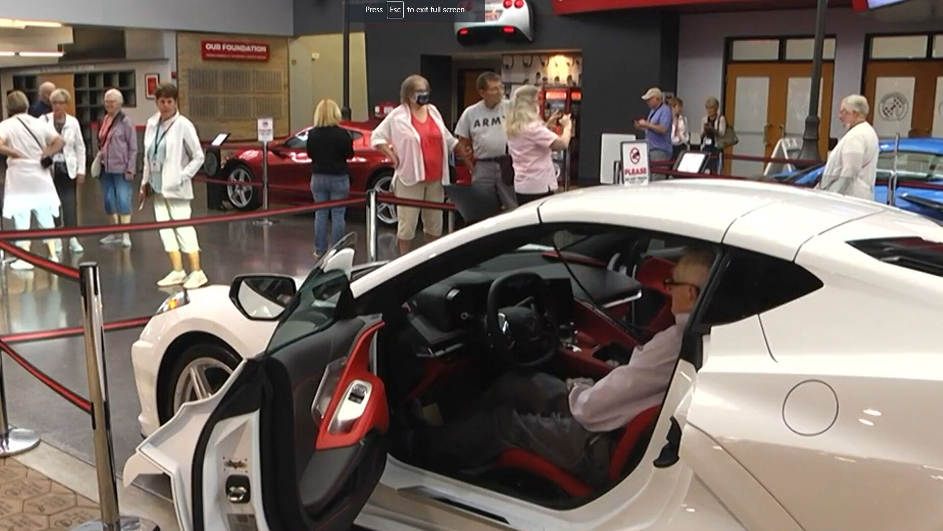 Мечта 95-летнего ветерана сбылась: ему помогли купить Chevrolet Corvette без очереди