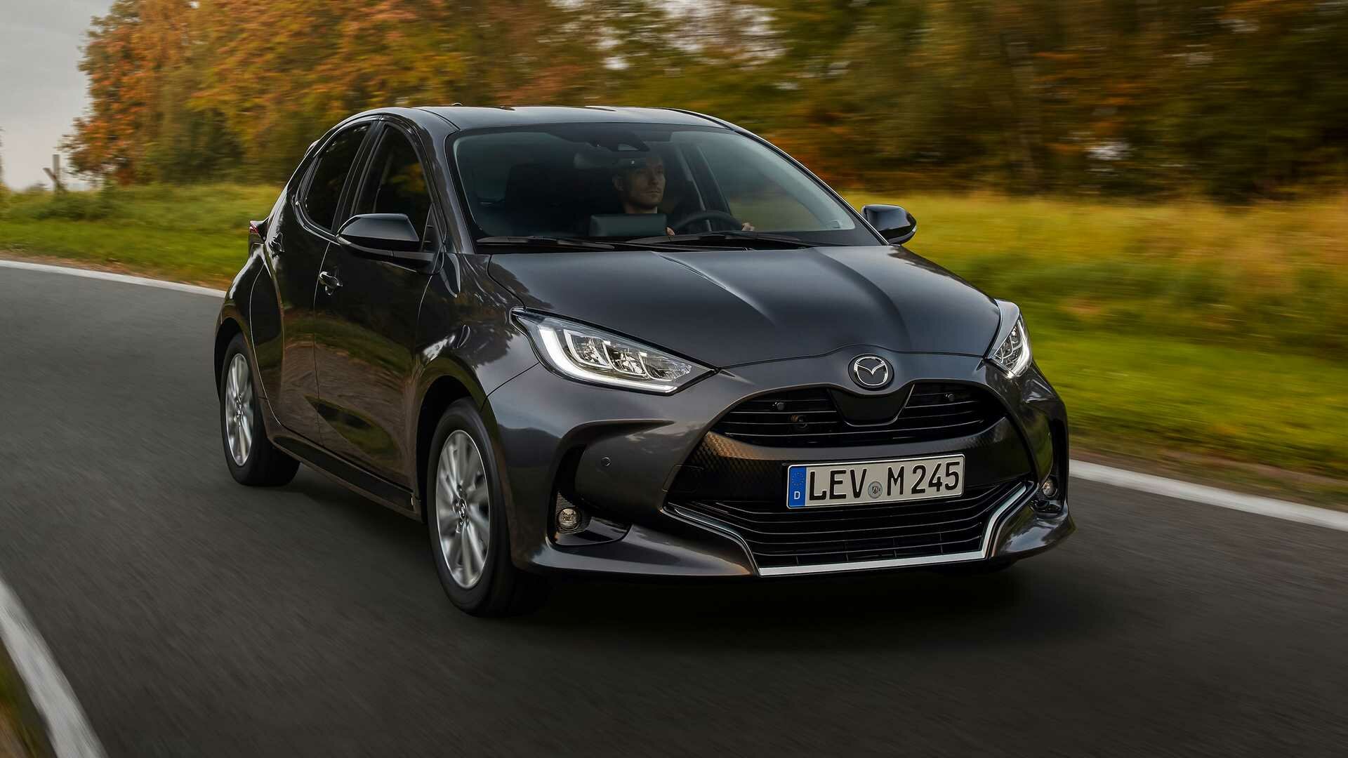 Новая компактная Mazda для Европы оказалась клоном Toyota Yaris