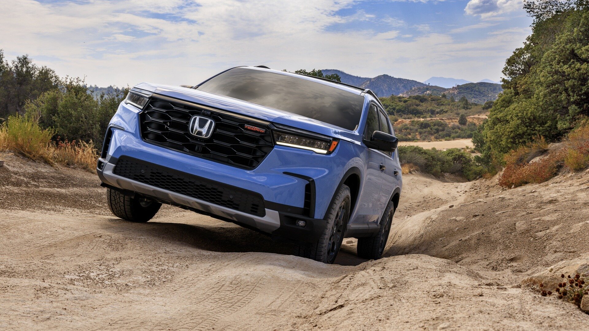 Кроссовер Honda Pilot сменил поколение: 8 мест и самый мощный мотор