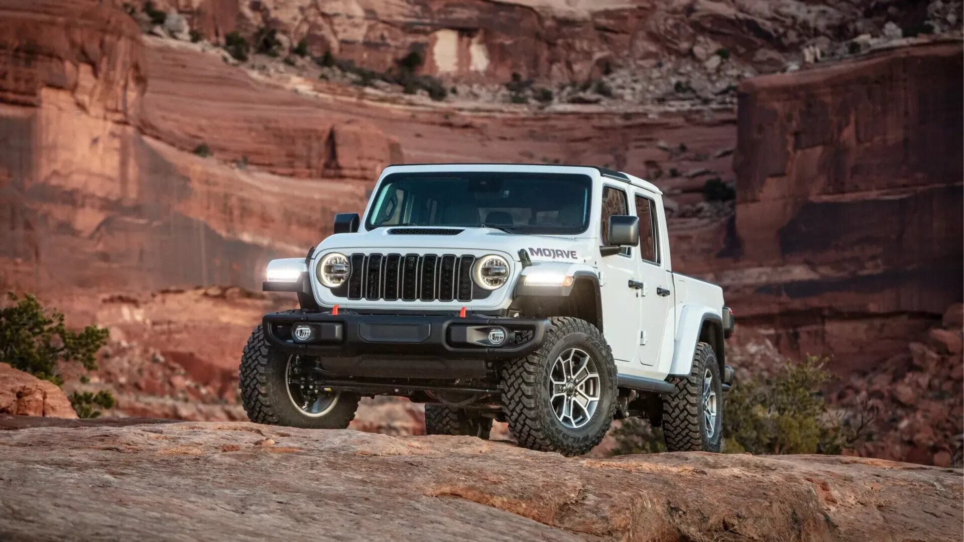 Пикап Jeep Gladiator окончательно лишился механической коробки передач