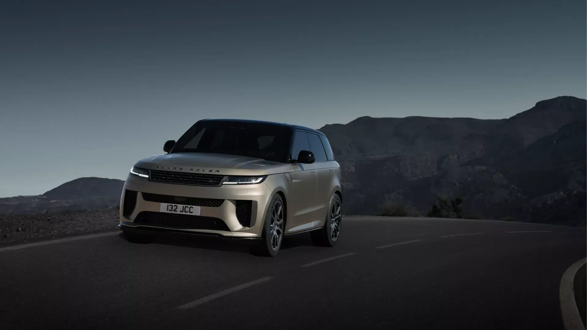 Range Rover Sport получил самую мощную в истории версию с гигантскими карбоновыми колёсами