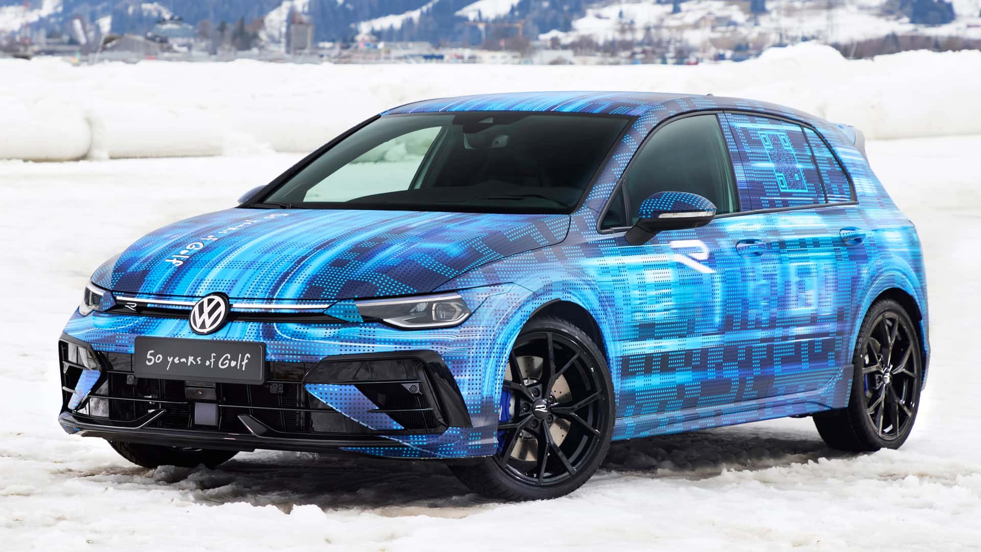 Обновлённый VW Golf R показали на официальных фото