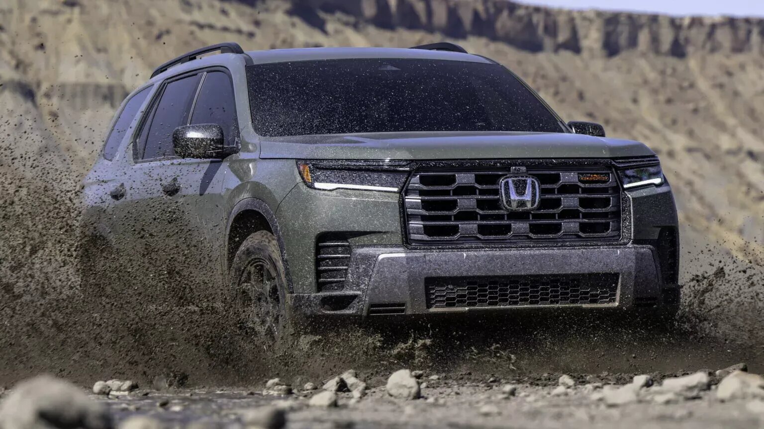 Кроссовер Honda Pilot обновился: другая внешность, увеличенные экраны и очень тихий салон