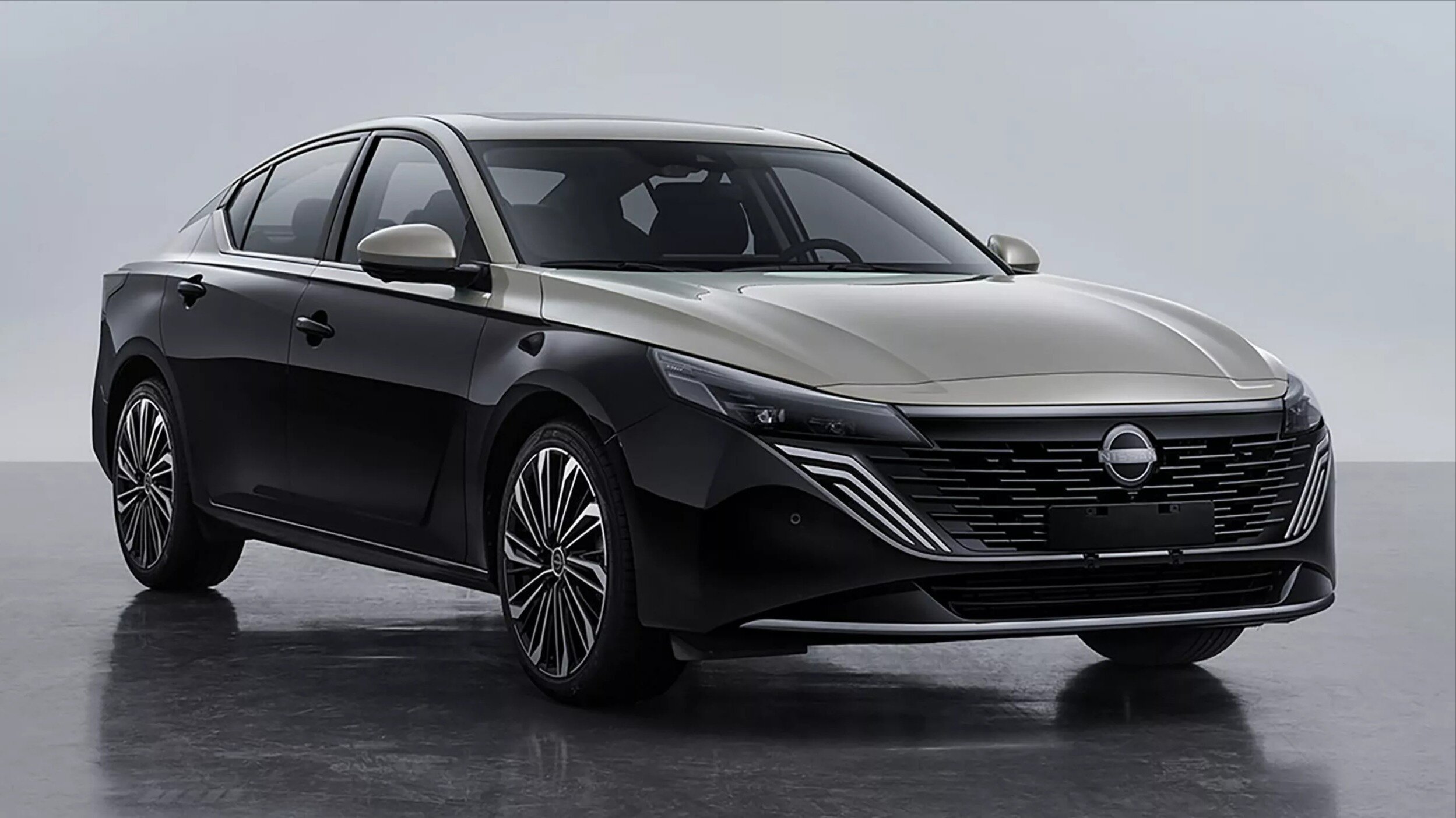 Рассекречена Nissan Teana с новым дизайном и двухцветным кузовом