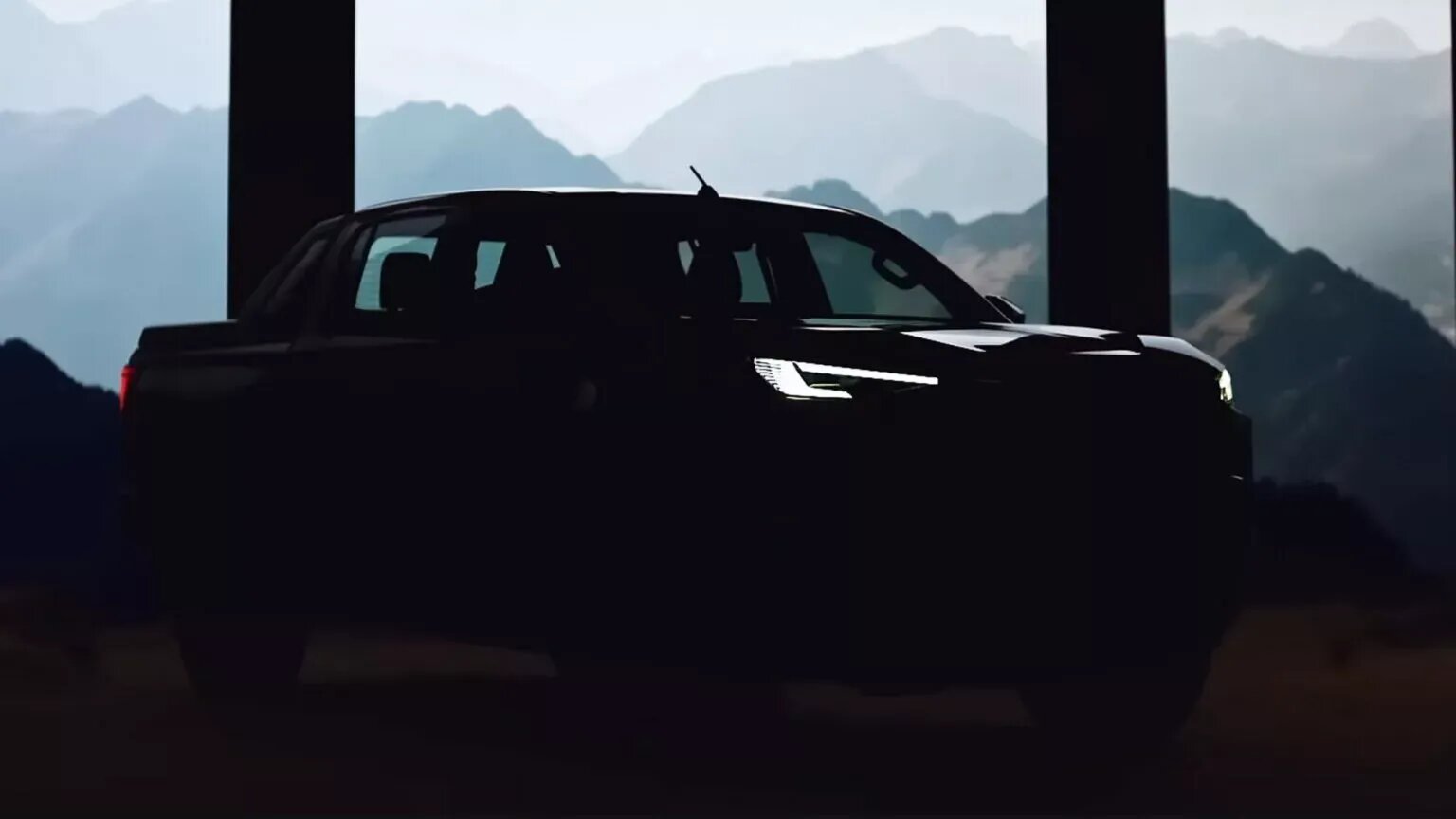Новую Toyota Hilux показали до премьеры
