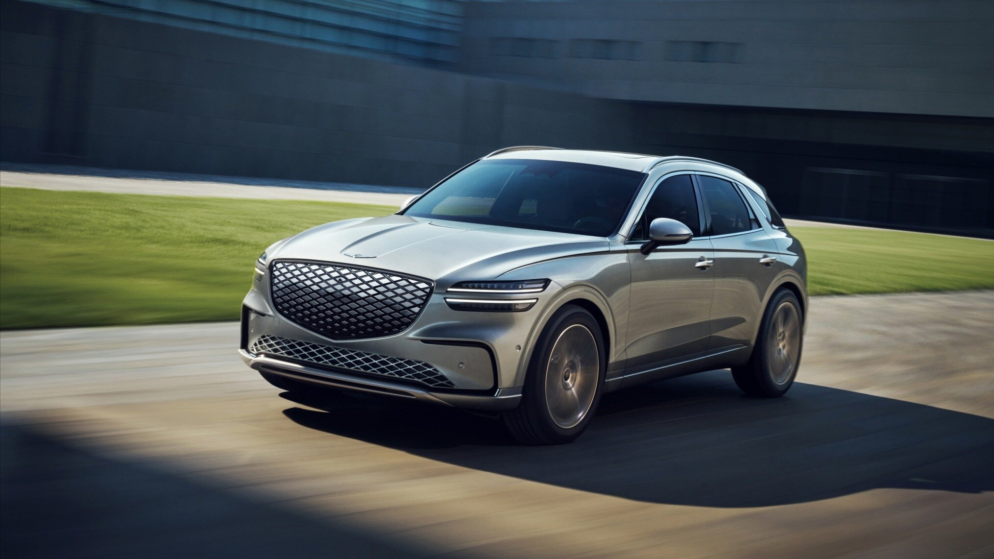 Марка Genesis отказалась от перехода на электротягу