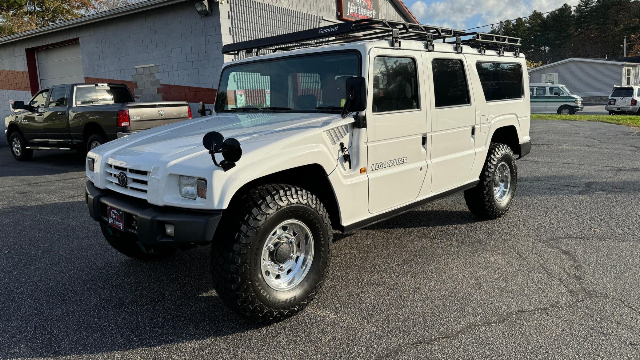Очень редкий внедорожник Toyota Mega Cruiser выставили на аукцион