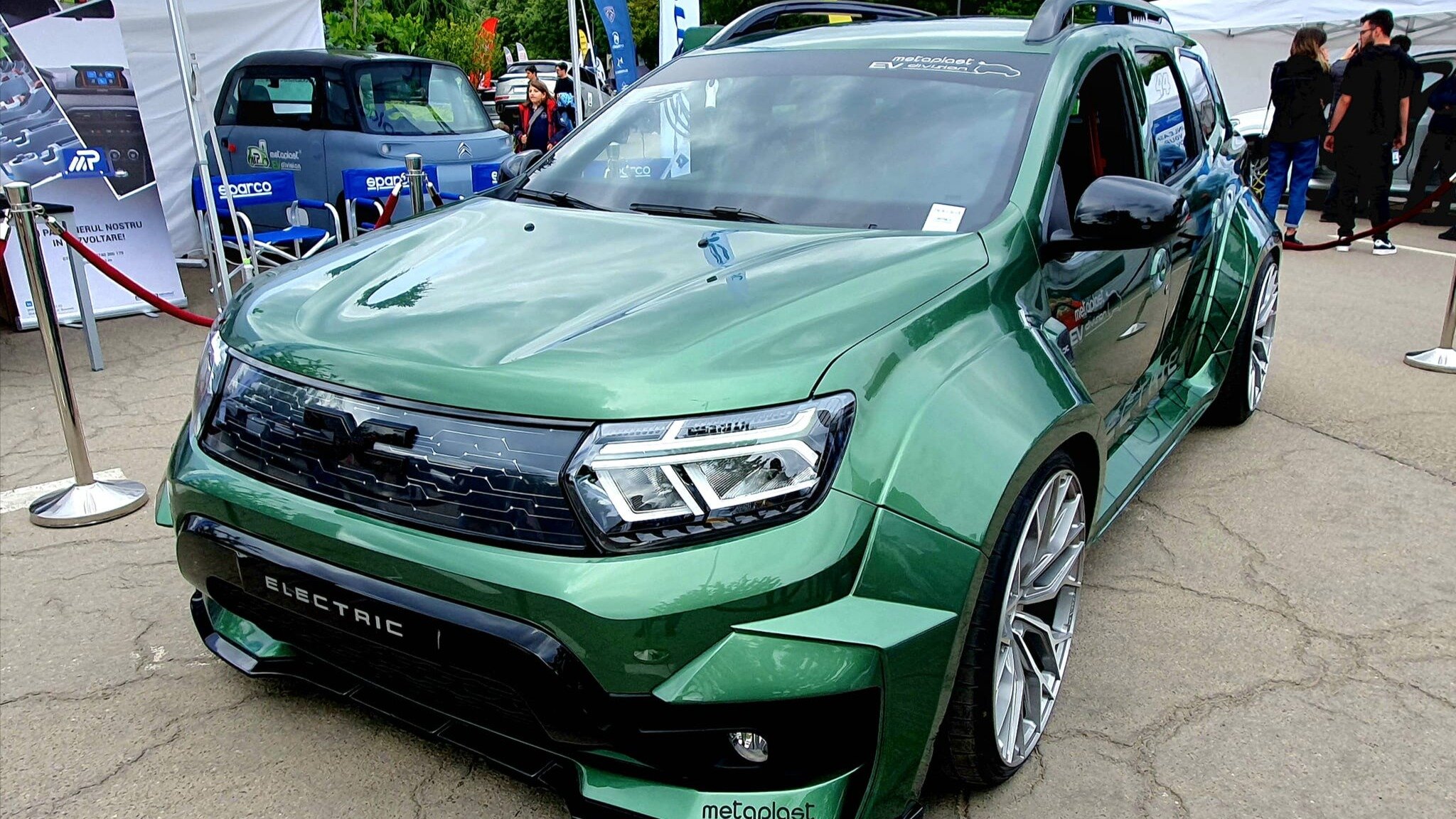 Старый Дастер превратили в Duster Electric: за 150 тысяч евро кроссоверу прокачали буквально всё