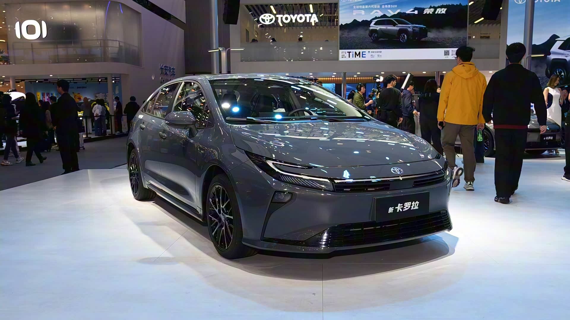 Обновлённую Toyota Corolla представили в Китае