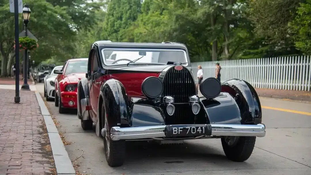 Швейцарец проехал 5800 километров на Bugatti 1937 года стоимостью 30 миллионов долларов
