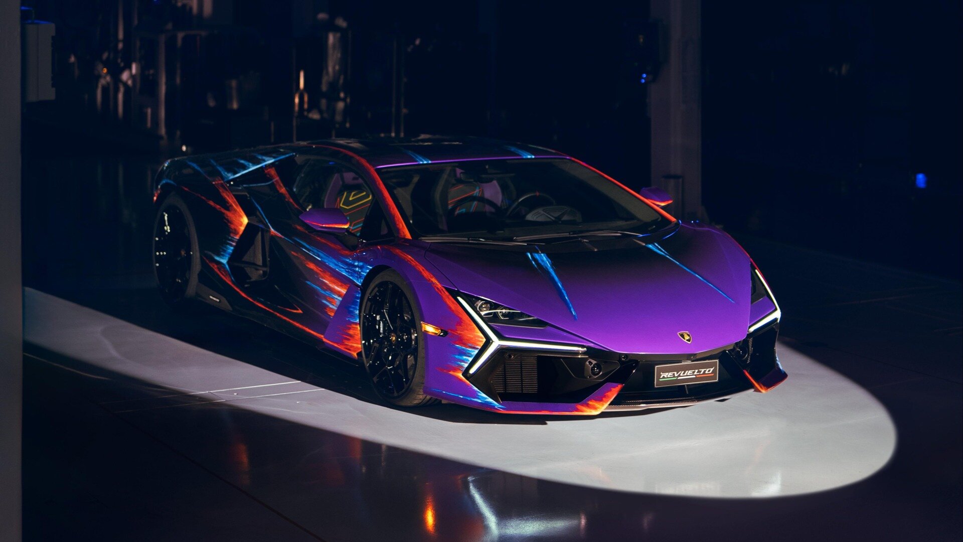 Показан уникальный Lamborghini Revuelto, который красили 435 часов