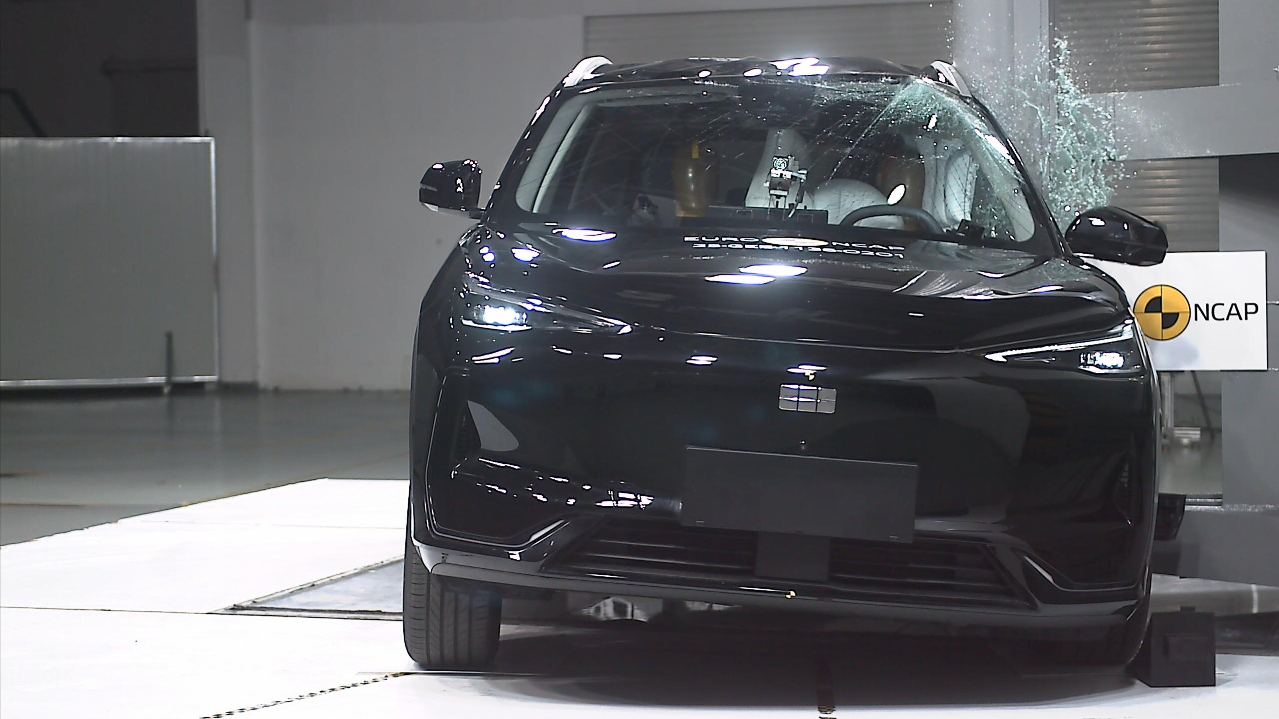 Электрокроссовер Geely EX5 получил пять звёзд на краш-тестах в Европе