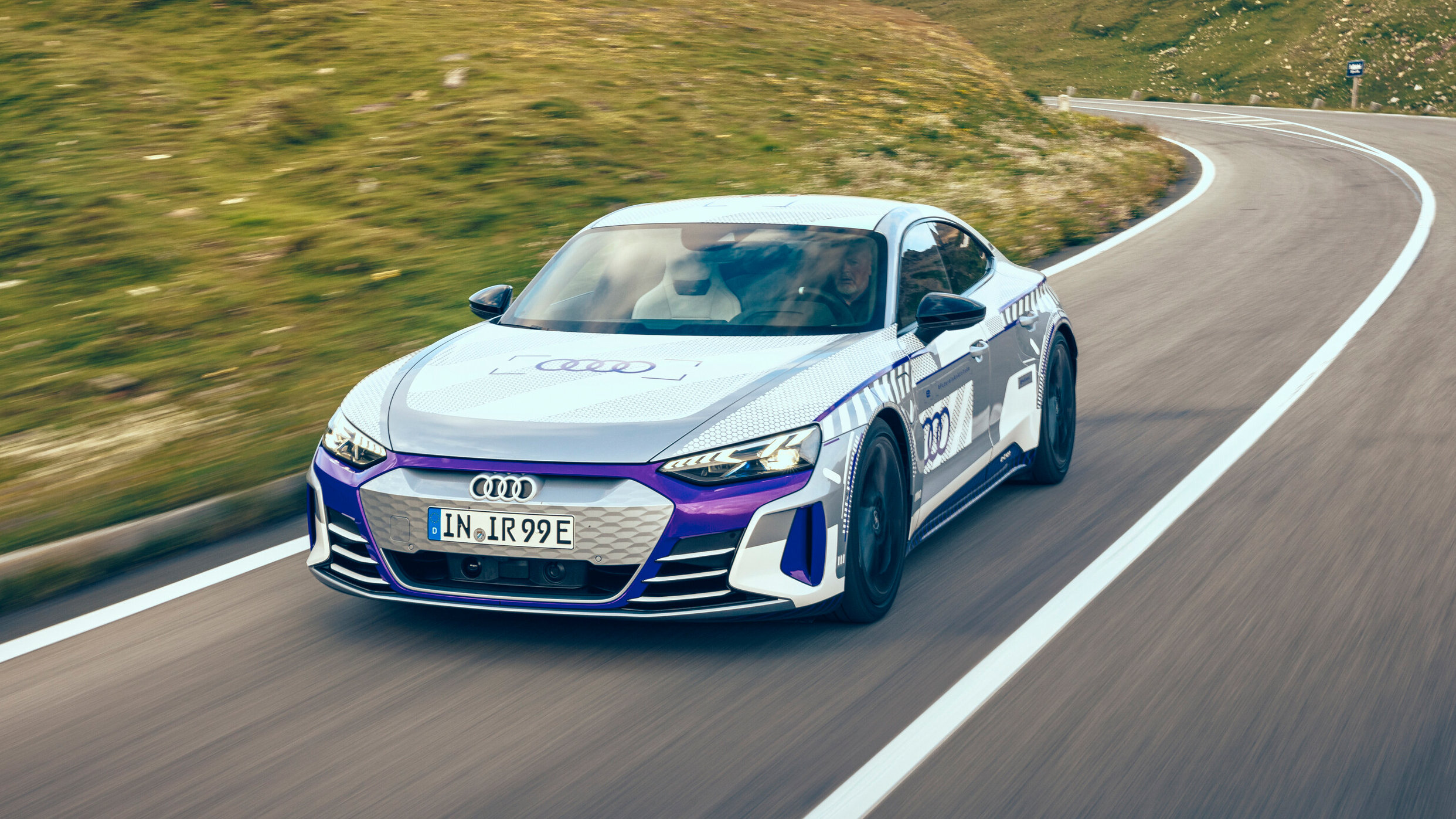 Электрокар Audi RS e-tron GT получил очень лимитированную версию в честь ледовой гонки