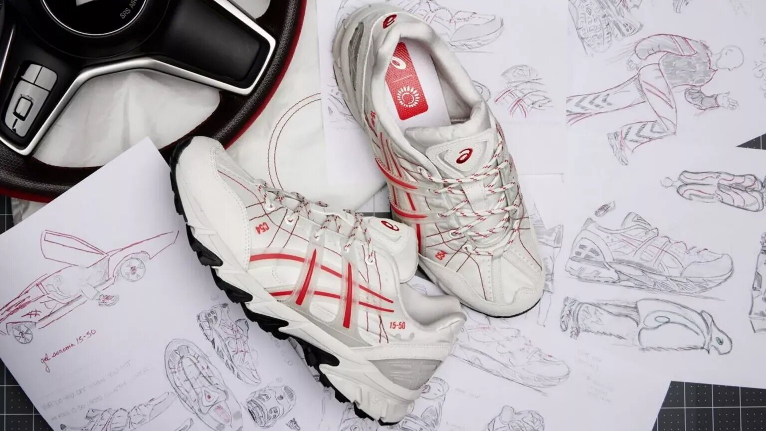 Кроссовки Asics начали делать из переработанных подушек безопасности