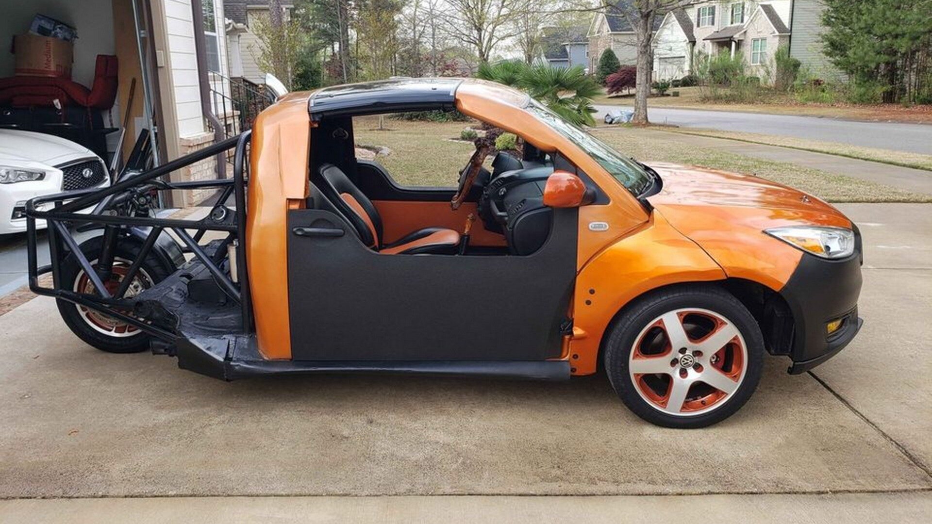 На продажу выставлен трёхколёсный VW Beetle с «лицом» Ford Focus