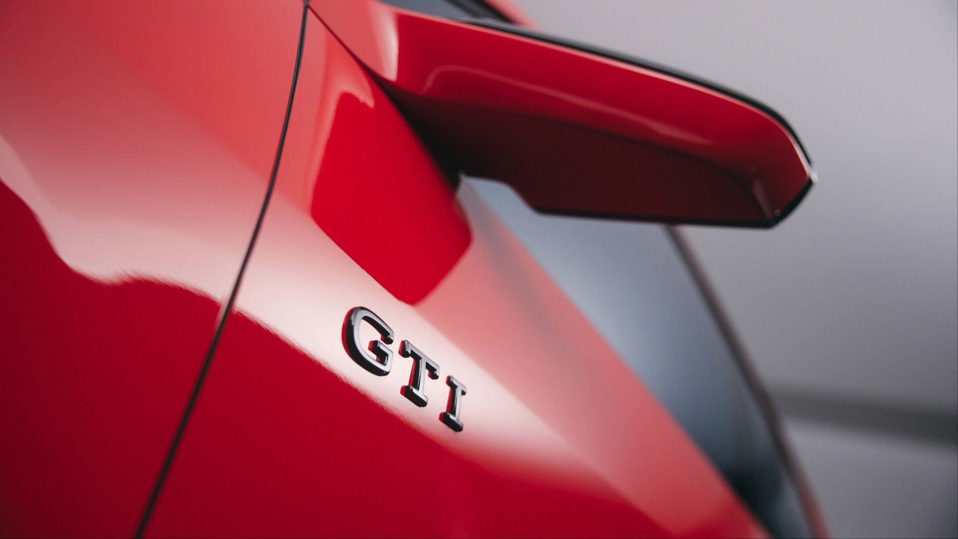 VW Golf сохранит версии R и GTI даже с переходом на электротягу