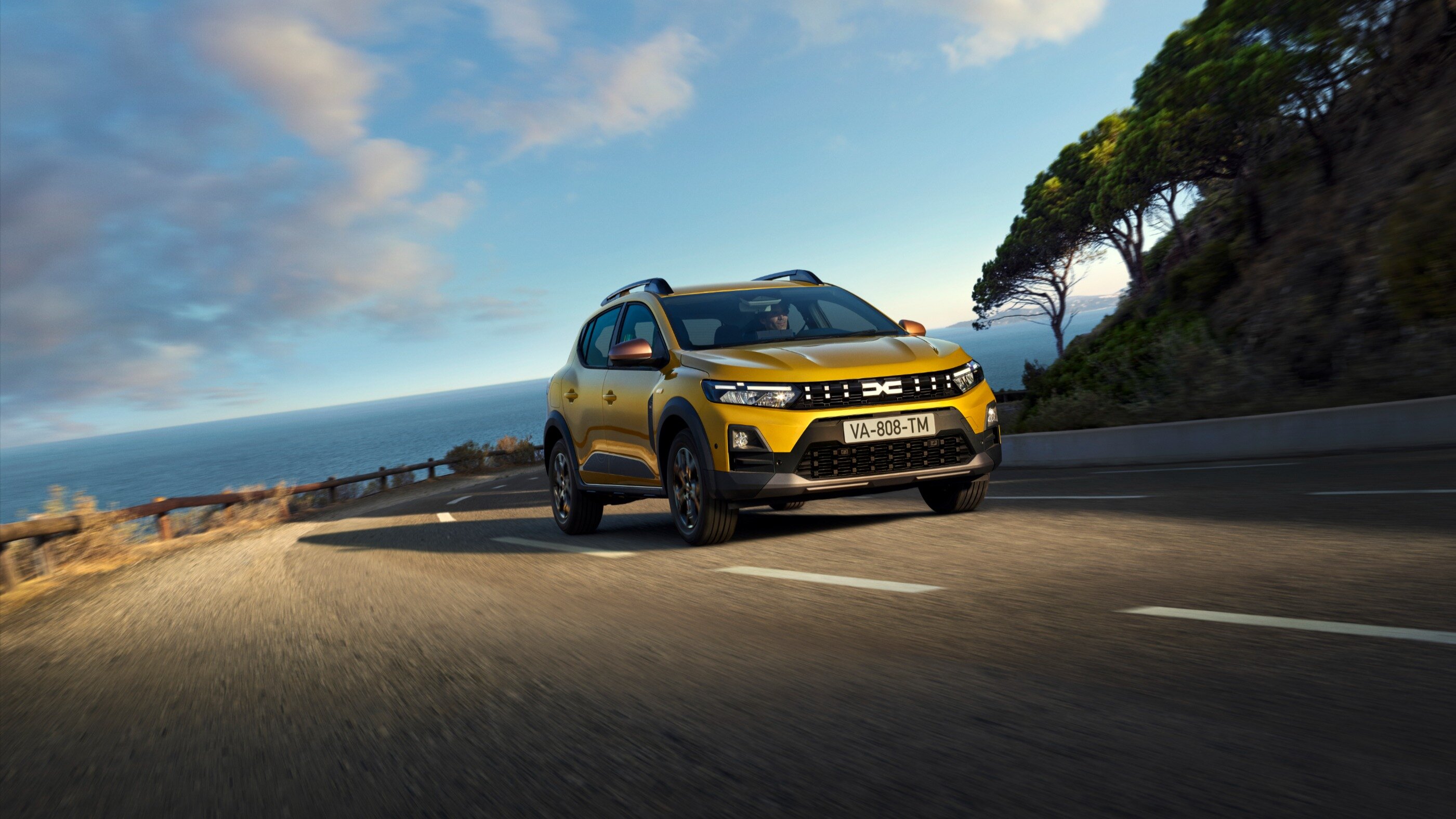 Хэтчбек Dacia Sandero впервые получил гибридную установку