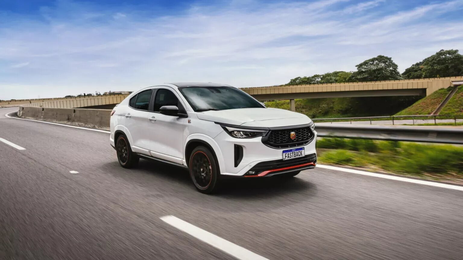 Кросс-купе Fiat Fastback получило «заряженную» версию от Abarth